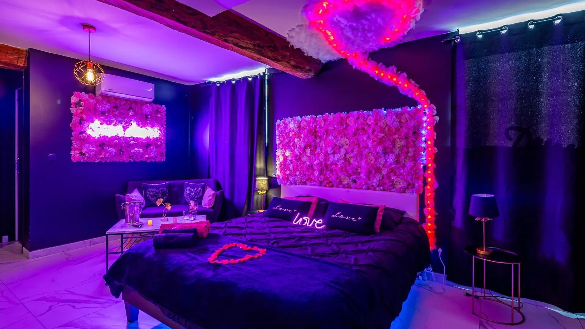 Sweet Dreams Jacuzzi Hotel Le Breuil  0*, Le Breuil (Rhone)