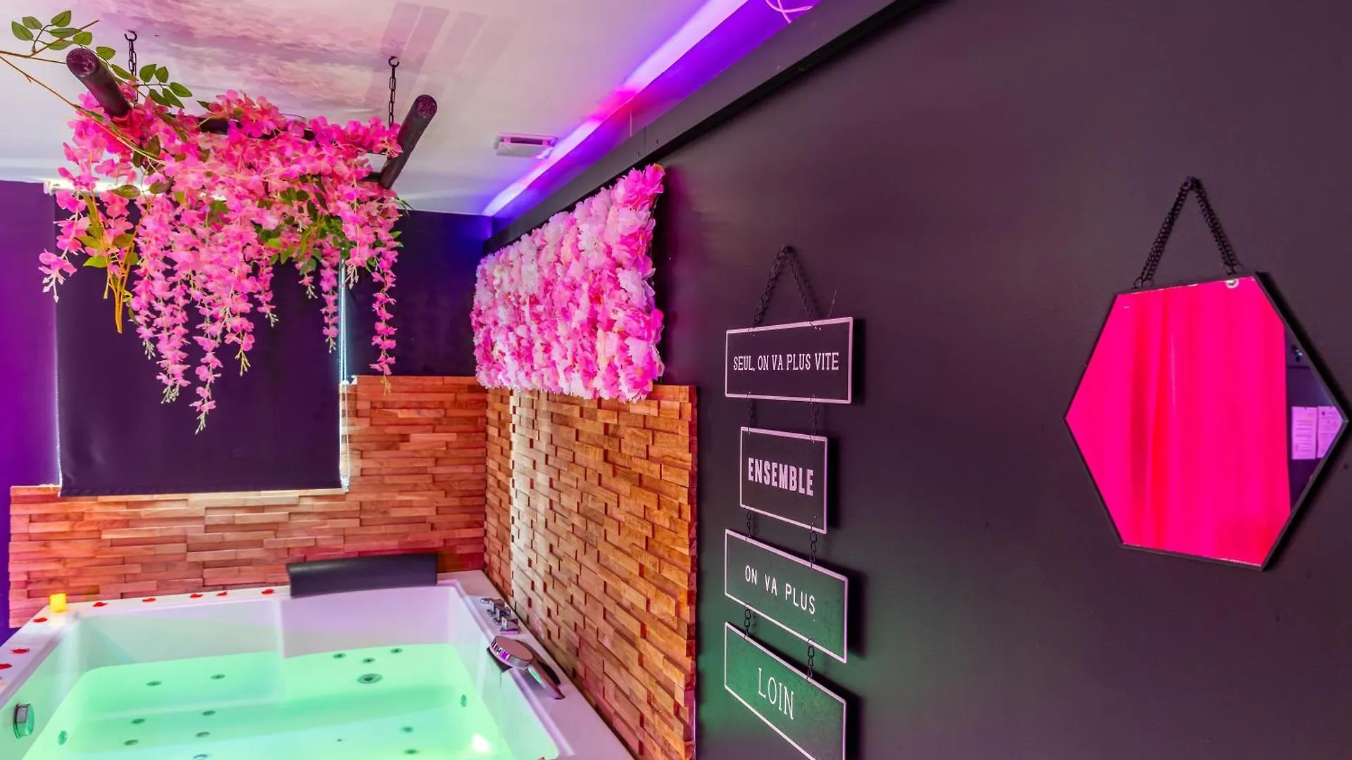 Sweet Dreams Jacuzzi Hotel Le Breuil  Liefdeshotel