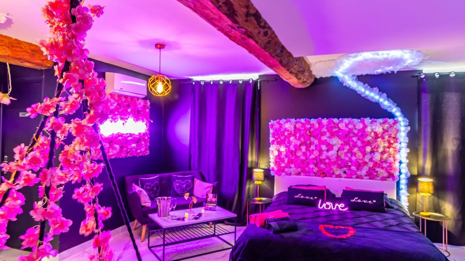 Sweet Dreams Jacuzzi Hotel Le Breuil